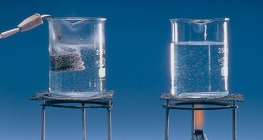 Кип'ятильник нагріває воду швидше, ніж спиртовий пальник