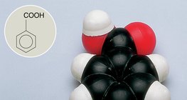 Куляста модель молекули бензойної кислоти