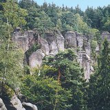 Скелі по краях Чеського басейну