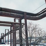 Крива в трубі, яка використовується для усунення теплового розширення