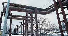 Крива в трубі, яка використовується для усунення теплового розширення