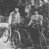 П'єр Кюрі (1859-1906) та його дружина Марія Кюрі (1867-1934)