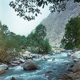 Гірський струмок в горах Паміру