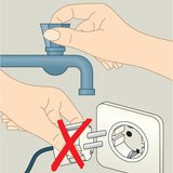 Не торкайтеся електрообладнання і заземленого об'єкта одночасно