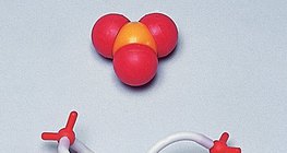 Модель кристалічної решітки триоксиду сульфуру