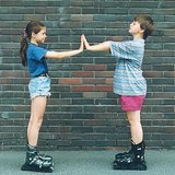 Обидва рухаються