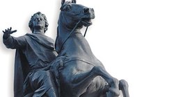 Скульптура Петра Великого на коні