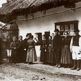Бела Барток збирає народні пісні на фонограф в Трансільванії (1907)