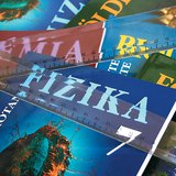 Mozaik-tankönyvek és vonalzó