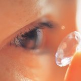 Встановлення контактної лінзи