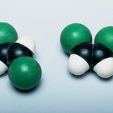 Напівсферична модель транс- і цис-1,2-діхлороетен молекули