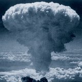 Гриб атомної бомби, скинутої на Нагасакі, Японія