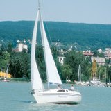 Вітрильний човен на озері Балатон, Угорщина