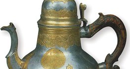 Пишно прикрашений турецький чайник