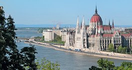 Вид на будівлю угорського парламенту