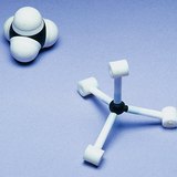 Просторова та кулестержнева моделі молекули метану