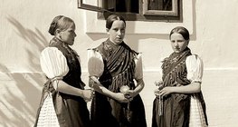 Угорські сільські дівчата