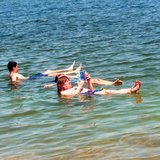 Купальщики в Мертвому морі