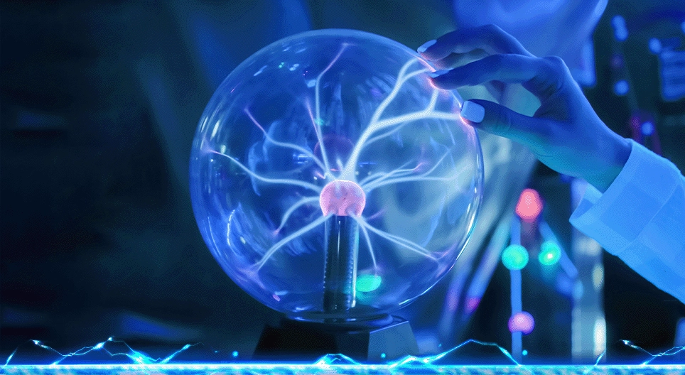 Хто відкрив, що електрони мають негативний заряд?